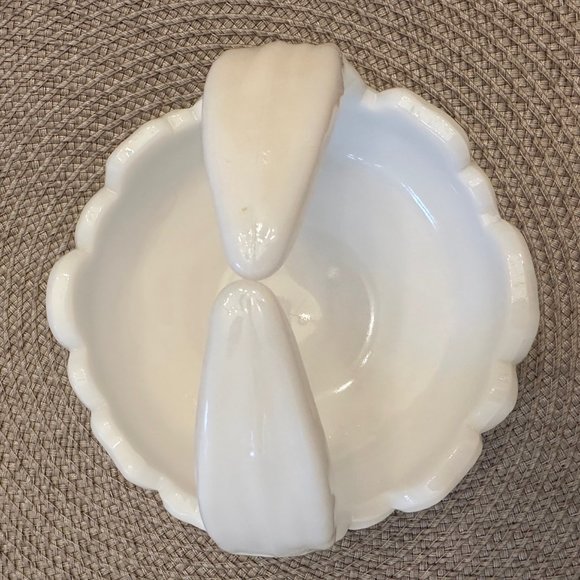 Vintage Milk Glass Westmoreland Split Handle Dogwood Basket/Candy Dish - Picture 3 of 5